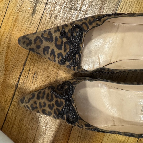 Manolo Blahnik Suede Leopard Print Pointed Toe Kitten Heel - Picture 9 of 9
